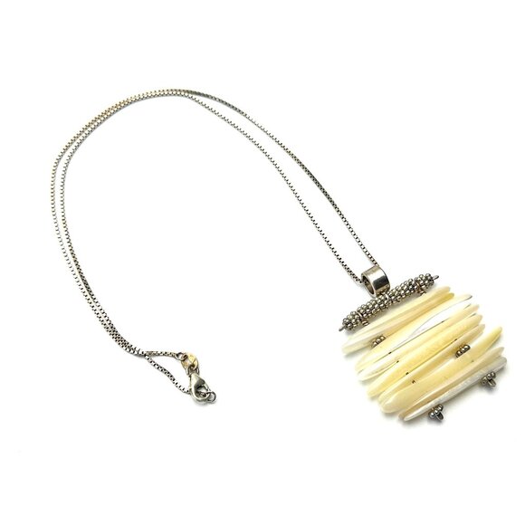 Irridescent Mother of Pearl Pendant Necklace with 17" Silver Boxchain — EUC - Picture 4 of 8